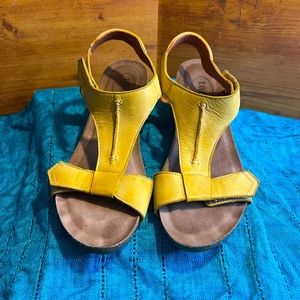 Taos Sheila Wedge Sandal Size 10.5